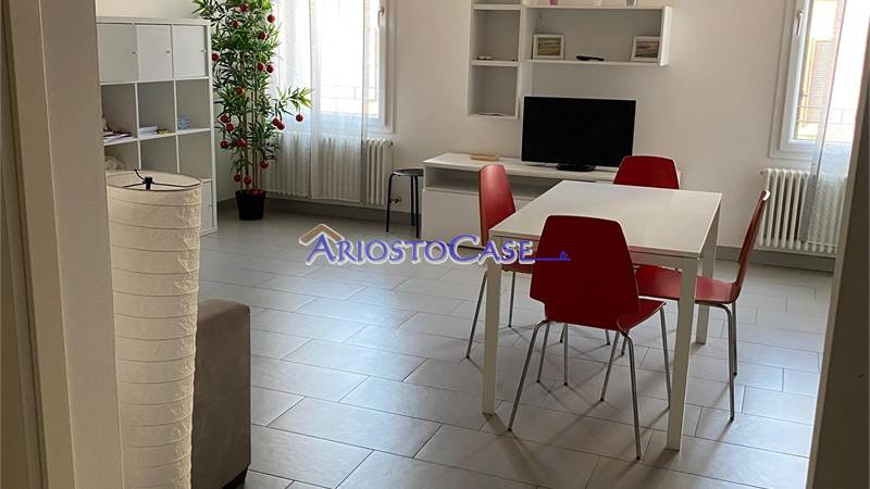 CENTRALISSIMA STANZA PER STUDENTESSA